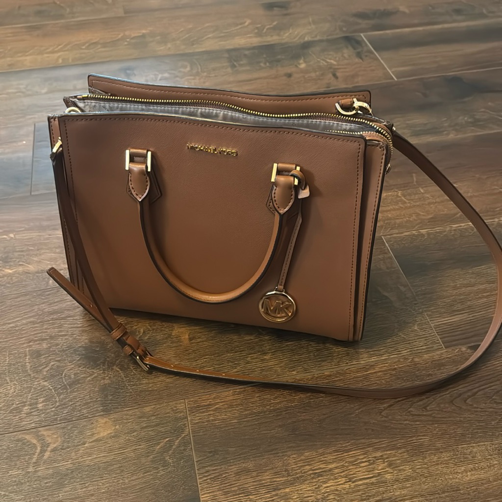 Michael Kors Handbag, Versatile Straps, Sturdy Shape